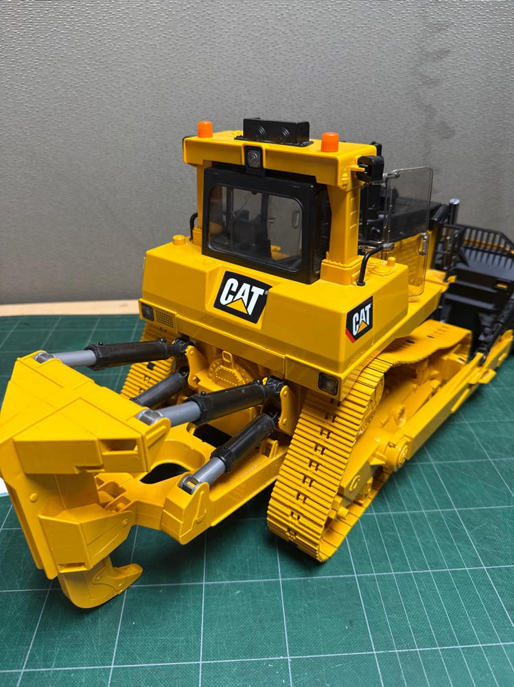 2012 Bruder CAT CATERPILLAR Bulldozer 2045/01 20″ Long Toy Model LOOK READ