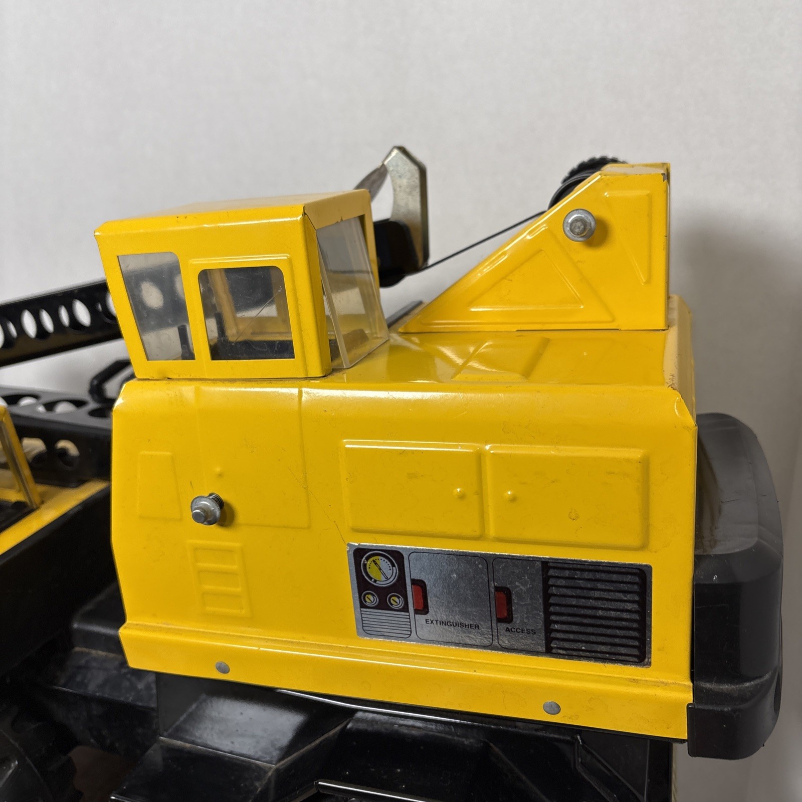Vintage Die Cast Tonka Turbo Diesel XMB 975 Clam Bucket Crane Truck (No Bucket)