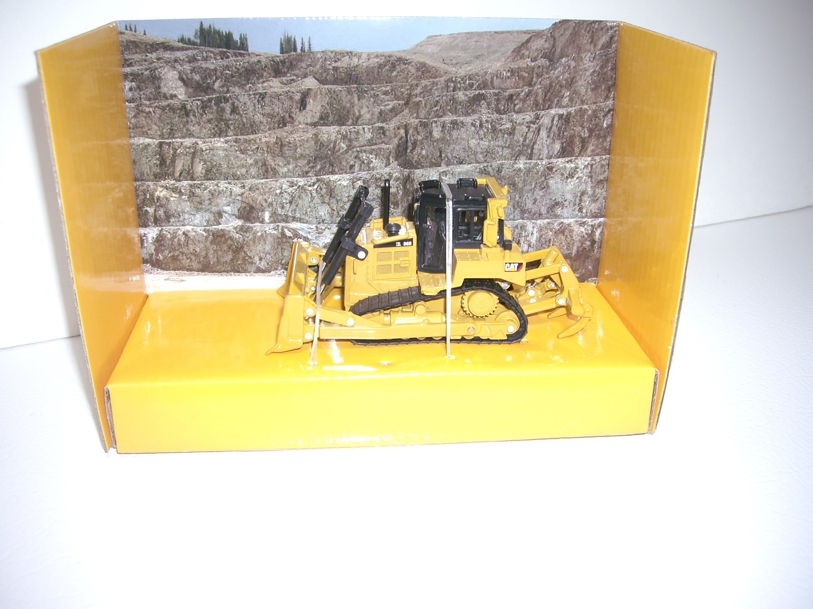 DIECAST MASTERS 1/64 CAT D6R TRACK-TYPE TRACTOR SAME SCALE AS DCP