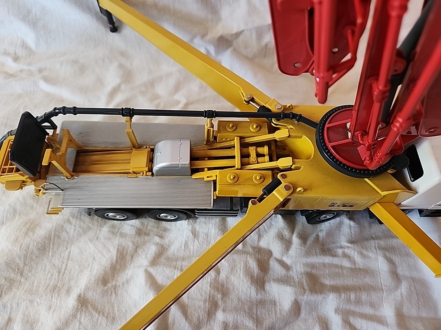Sany Concrete Pump Truck Mercedes Chassis Die Cast Model 16″ Long B56K-7X 1:32