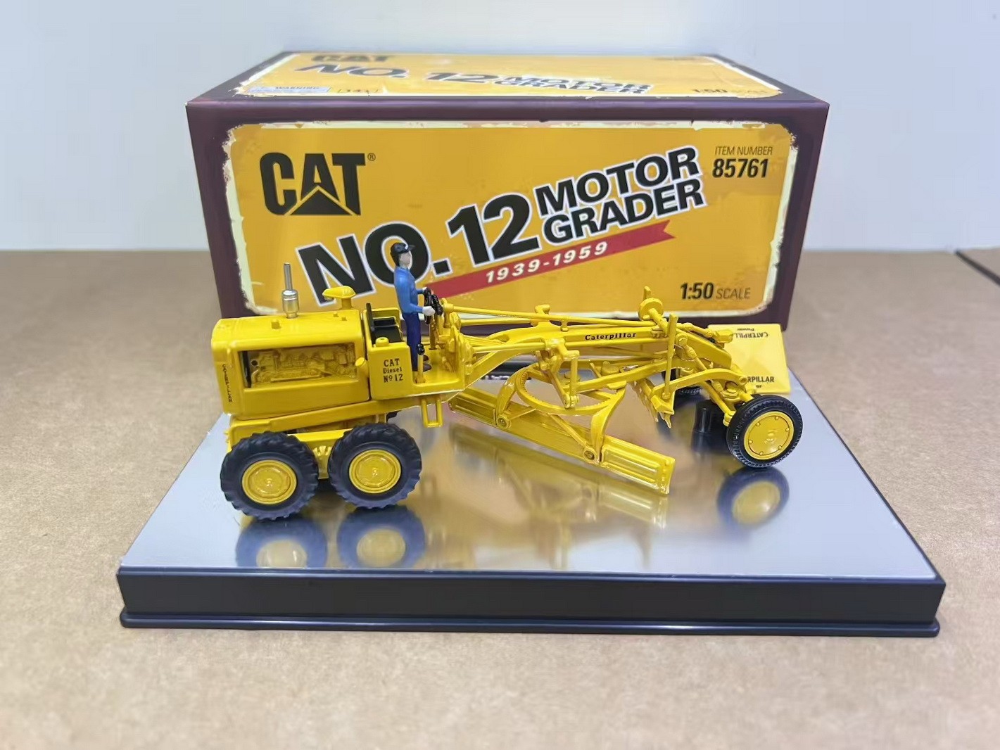 Diecast Masters 1/50 Scale CAT NO.12 Motor Grader Diecast Model Toy 85761