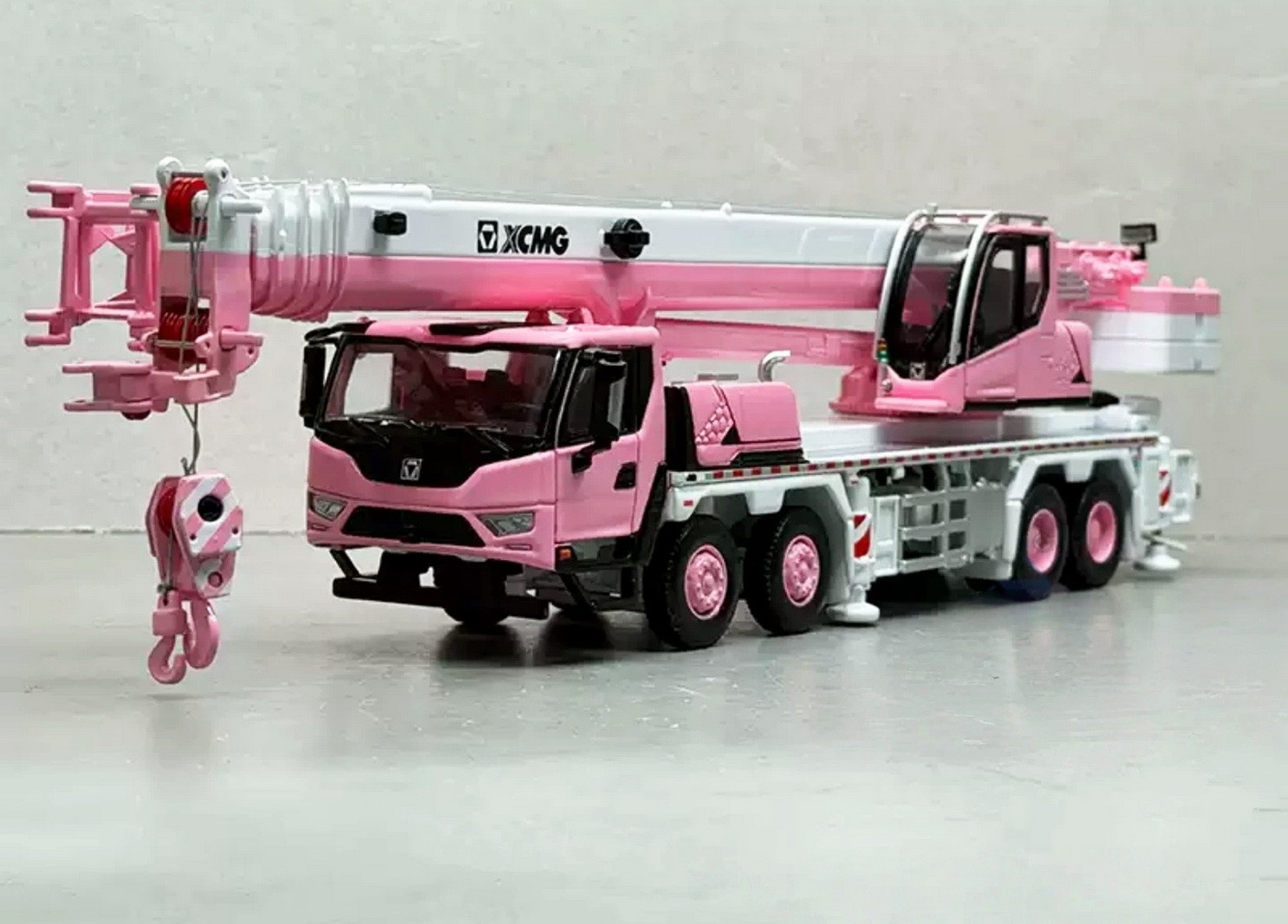 1/50 Scale XCMG XCT50G5-1 Truck Crane Pink Diecast Model Toy Collection Gift