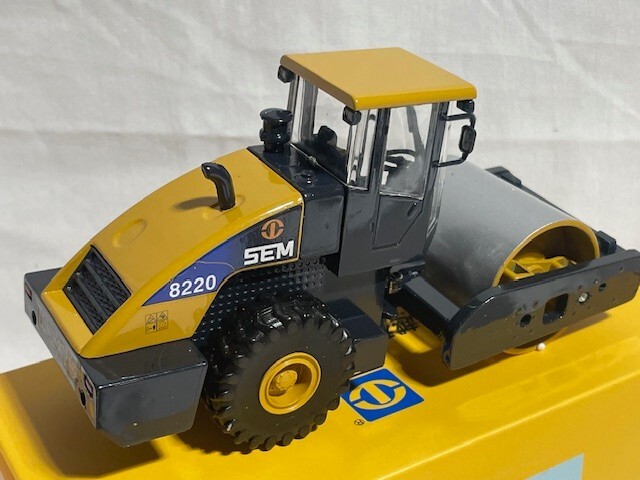 CATERPILLAR SHANDOG SEM 8220 Compactor, 1/50 scale, NIB, HTF, China, Chinese Co.