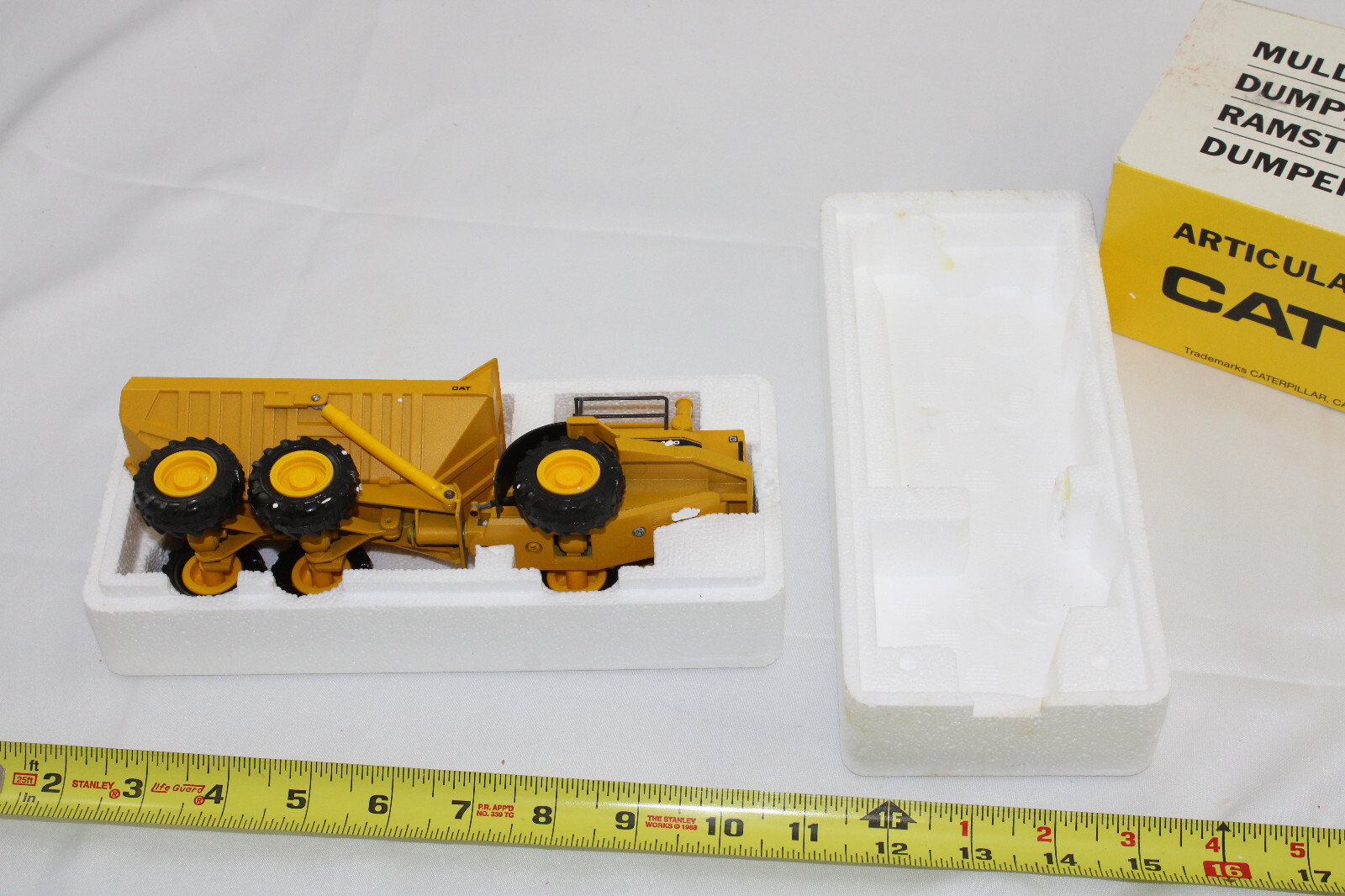 Diecast – Conrad 2862 – CAT D400 – Articulated Dump Truck