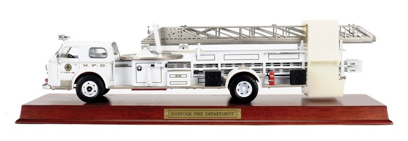 🇺🇸 Code 3 Franklin Mint Norfolk VA American LaFrance 700 Series Ladder NIB