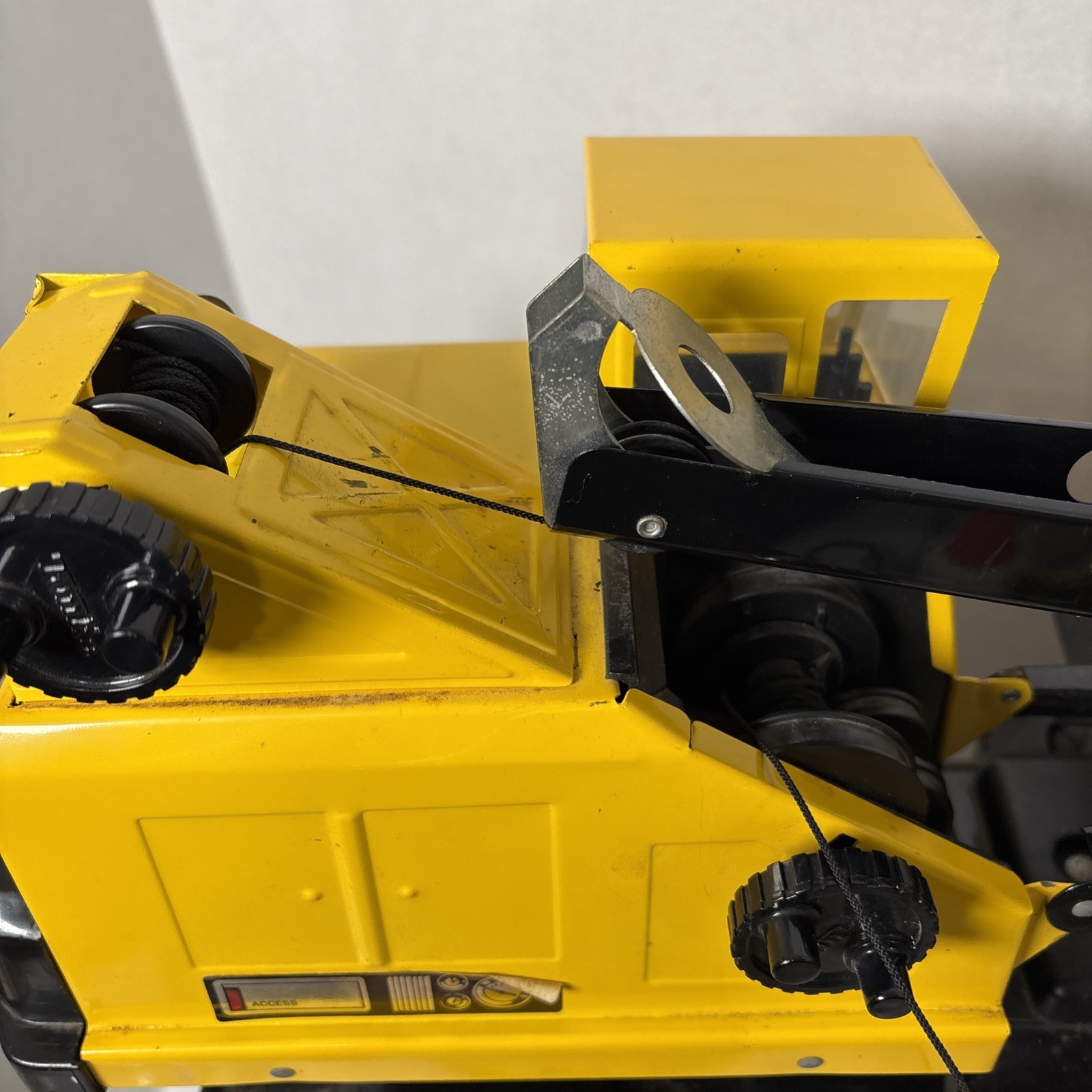 Vintage Die Cast Tonka Turbo Diesel XMB 975 Clam Bucket Crane Truck (No Bucket)