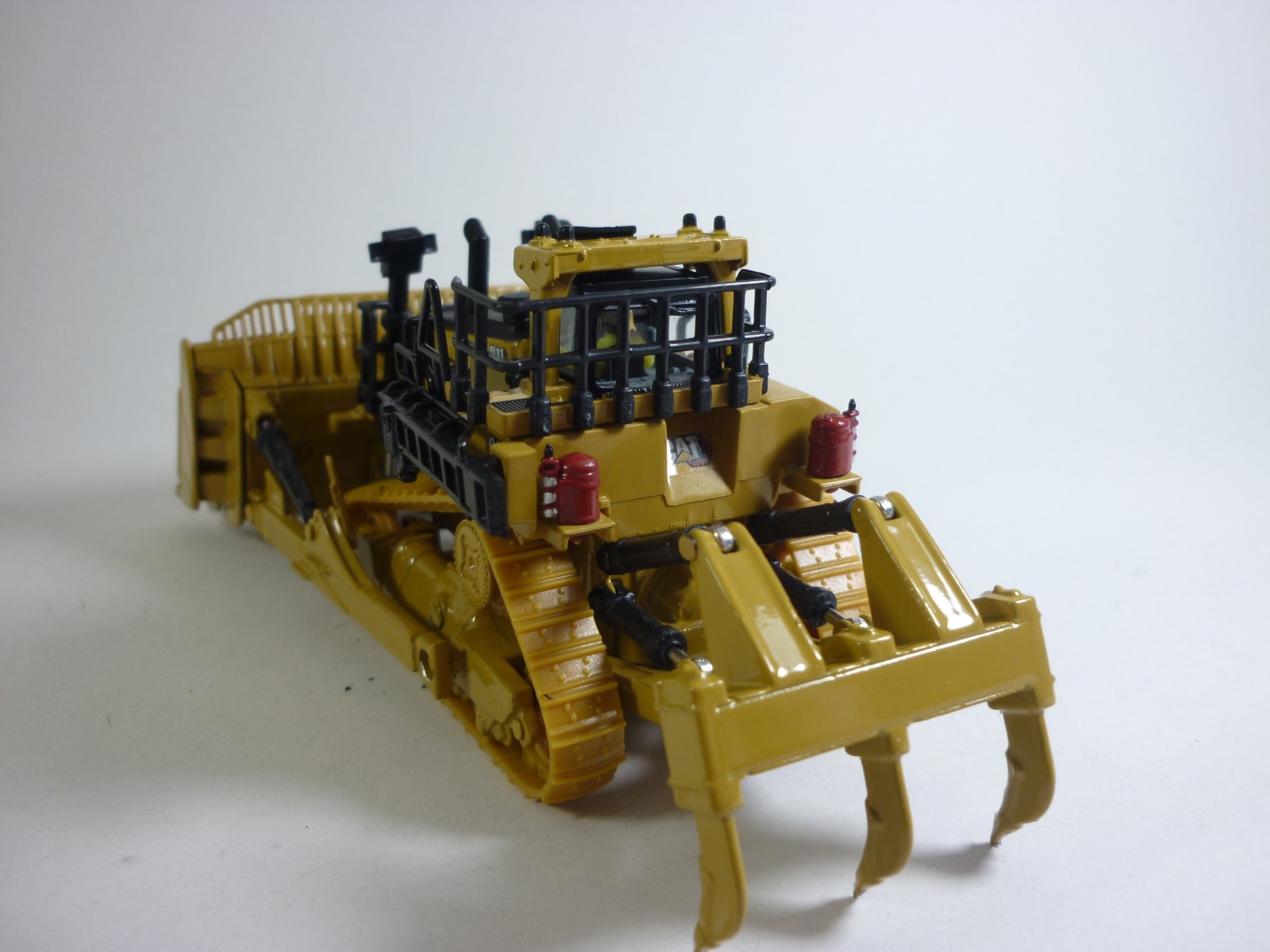 DieCast Masters 1:87 Caterpillar D11 Bulldozer Die-Cast Model TKN With OVP