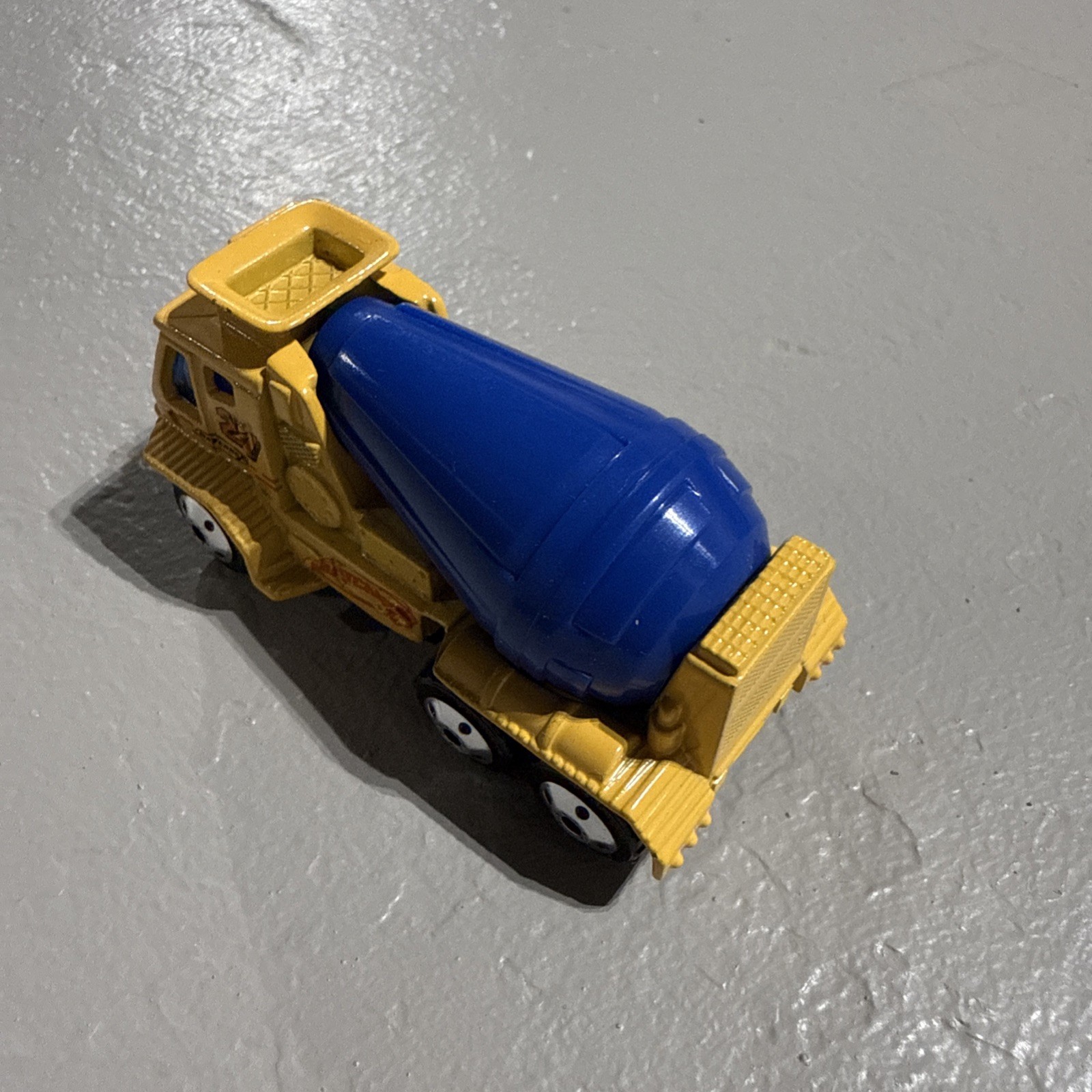Matchbox 27 Cement Mixer Yellow and Blue 2000