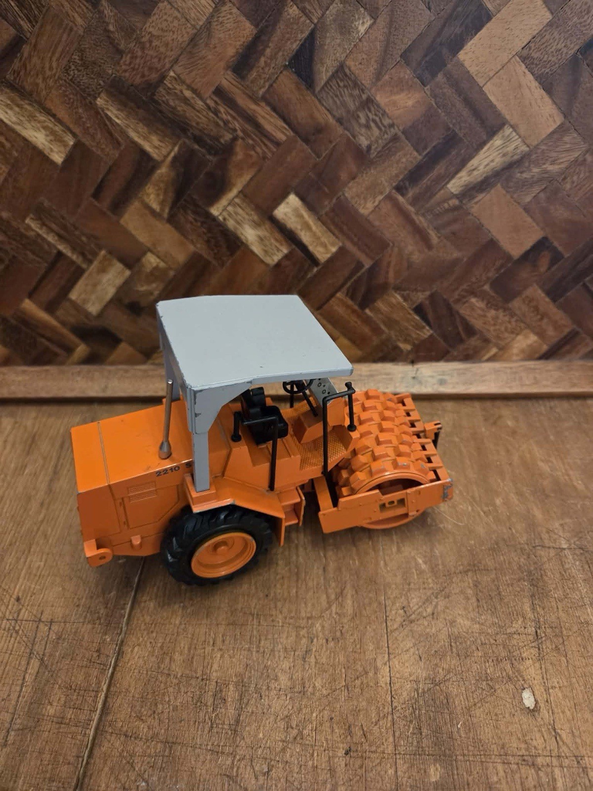 Hamm 2210-SSD Padded Roller Compactor Tractor – NZG 1:25 Scale Model #343