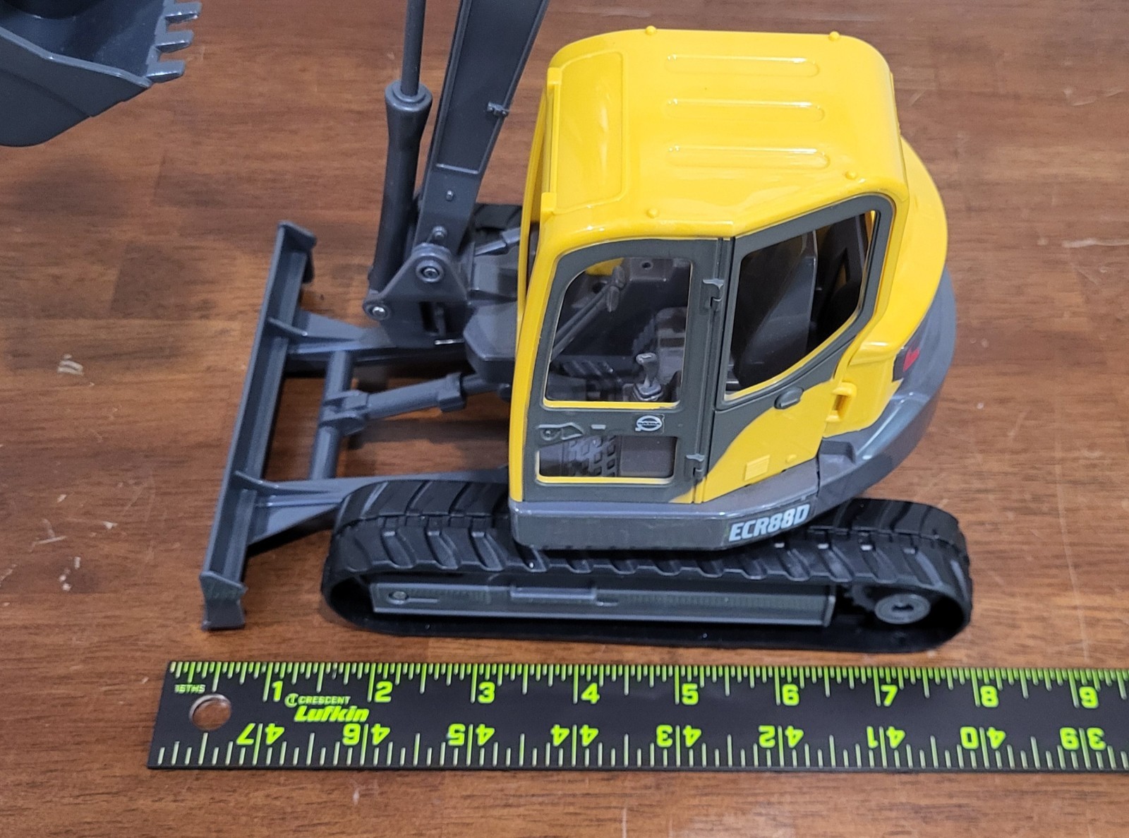 Volvo ECR88D Scale Functional Plastic Model Working Arm And Bucket Construction