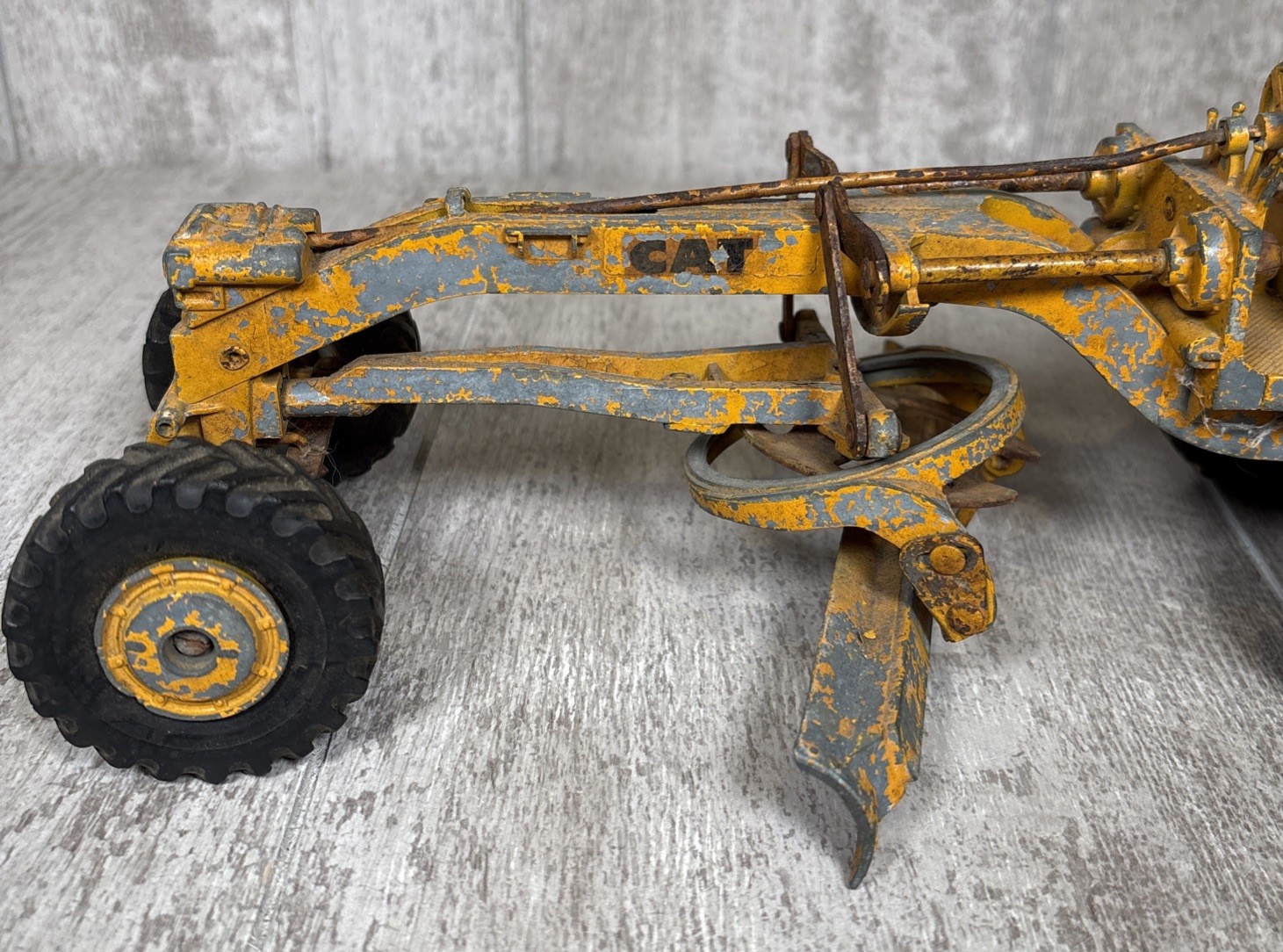Vintage Ertl/Reuhl Caterpillar No. 12 Motor Road Grader Diecast For Parts/Repair
