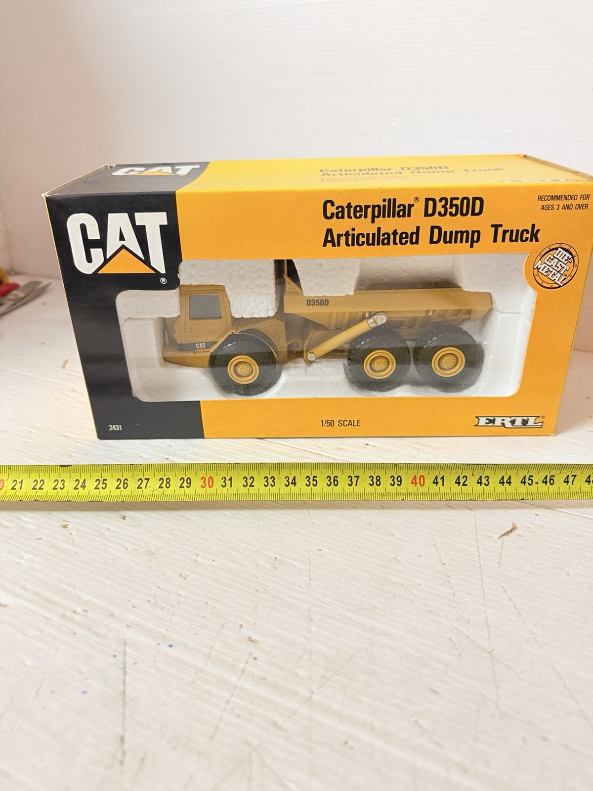 CAT CATERPILLAR D350D DUMP TRUCK ERTL 1:50 SCALE NEW!