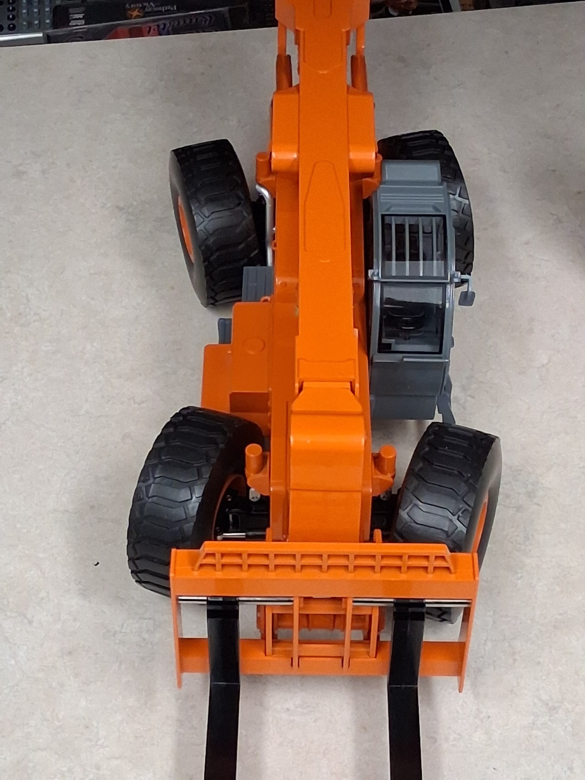 1/25 Extreme XR7038-F Telehandler Fork Lift