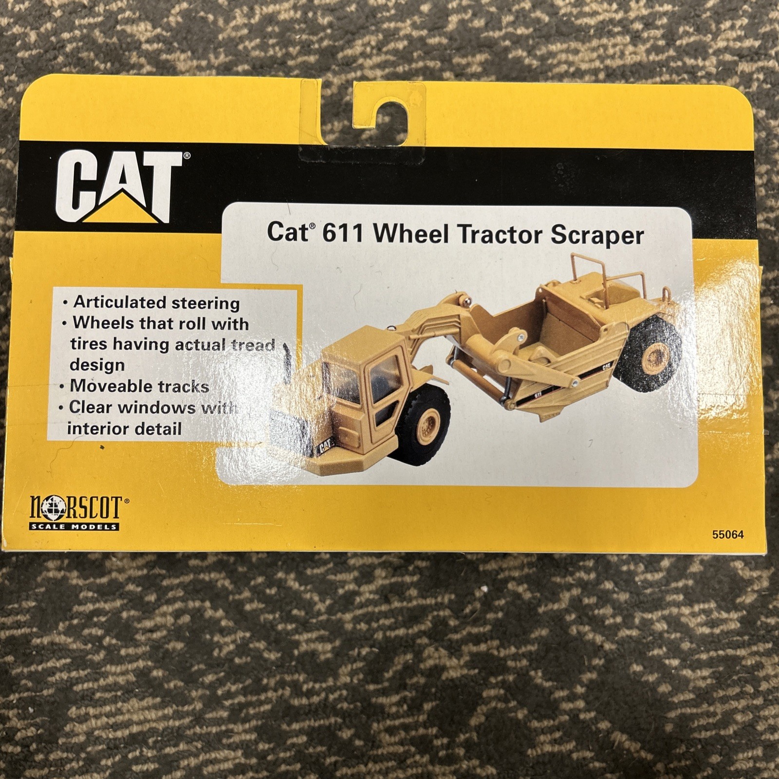 Caterpillar 611 Wheel Tractor Scraper 1:64 Scale