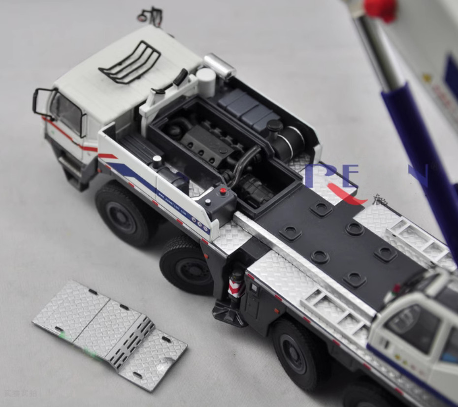 1:50 ZOOMLION QAY220 Crane Construction Equipment Machine Vehicle Diecast Model