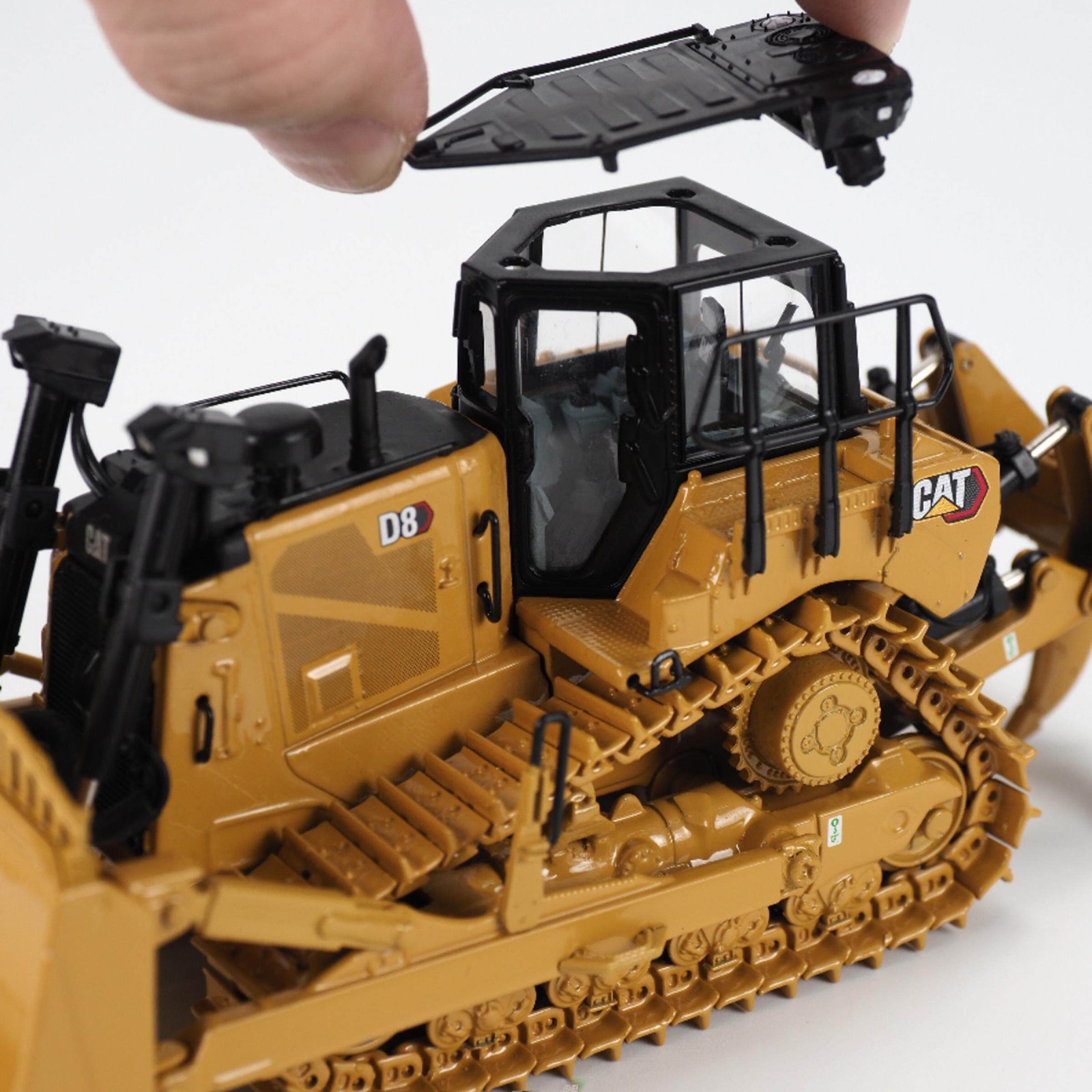 DM 1:50 CAT D8 Dozer Caterpillar tracked bulldozer alloy vehicle model 85757
