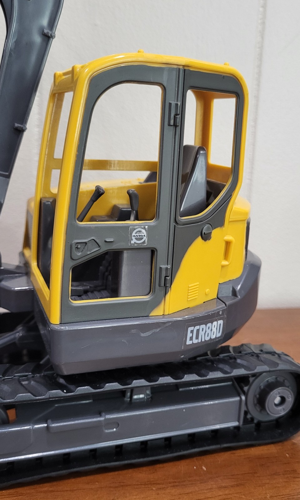 Volvo ECR88D Scale Functional Plastic Model Working Arm And Bucket Construction
