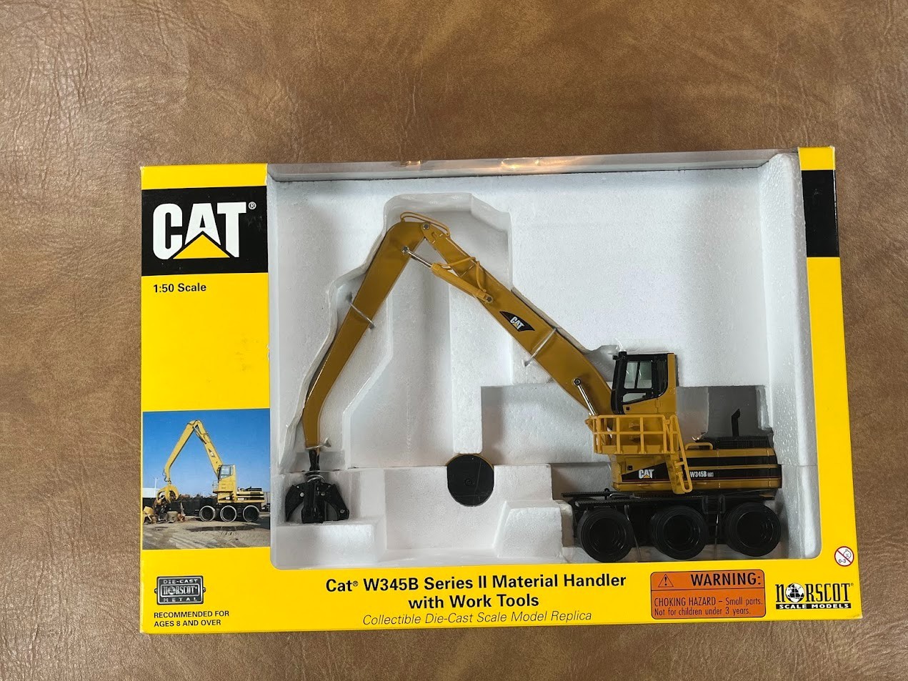 Norscot 55122 CAT W345B Series II 3 Axles Material Handler 1/50 Die-cast MIB