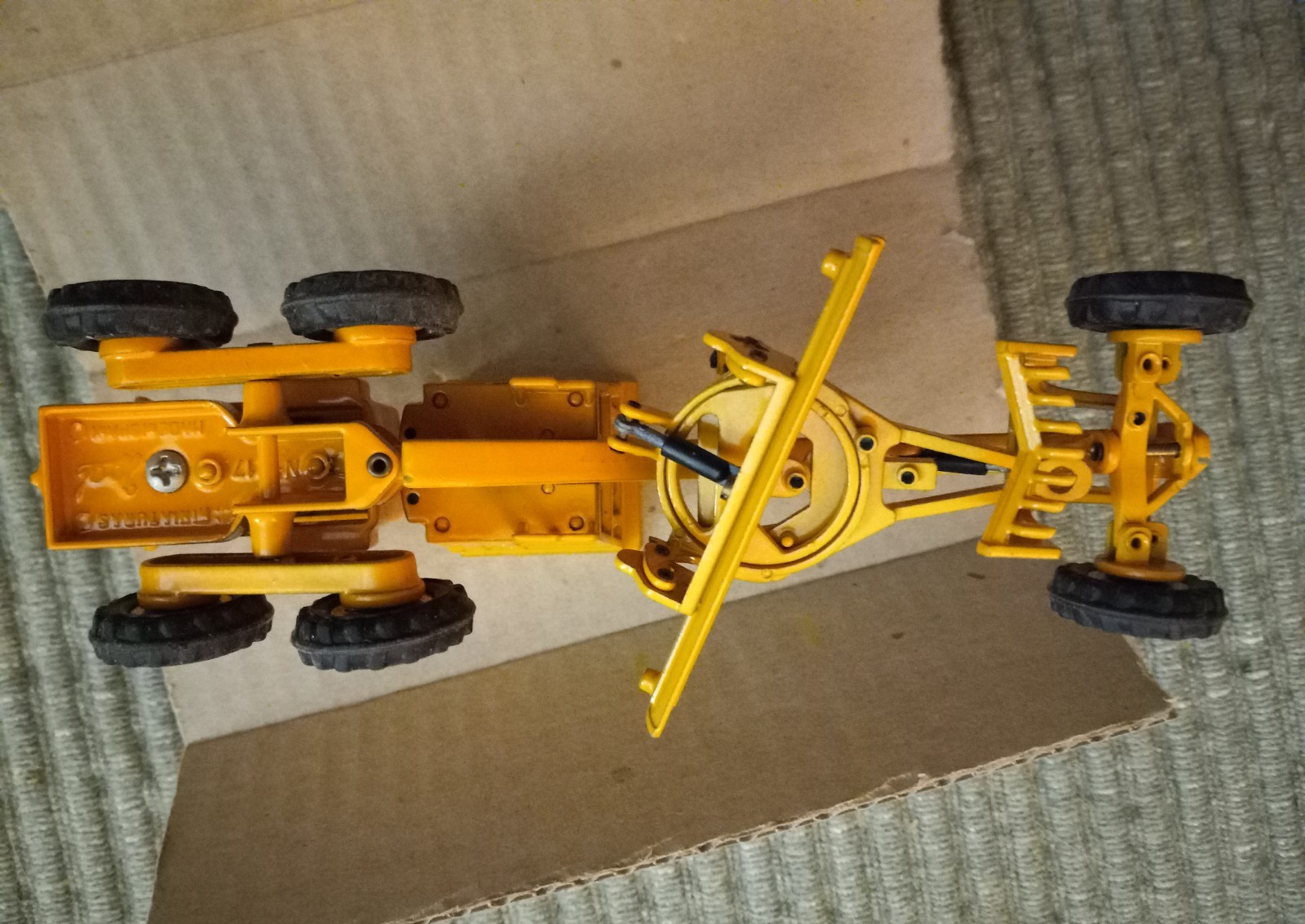 NZG Caterpillar 12G Yellow Motor Grader 1:50 Scale NEW !! With Original Box