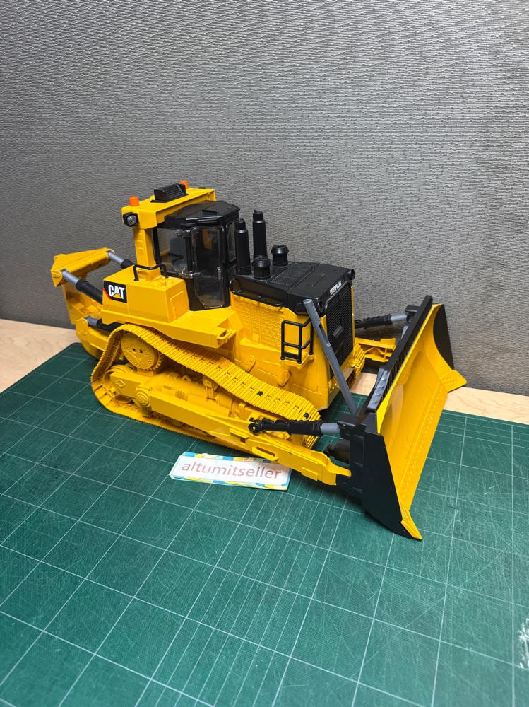 2012 Bruder CAT CATERPILLAR Bulldozer 2045/01 20″ Long Toy Model LOOK READ