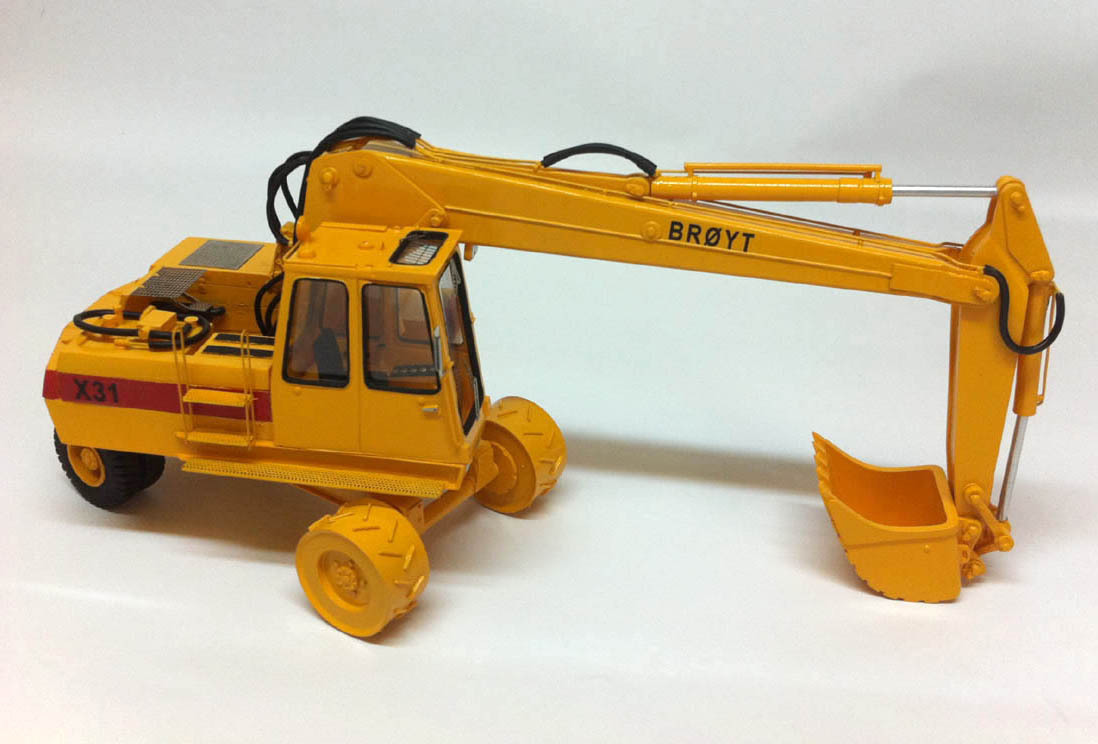 Resin 1/50 Excavator Broyt X31 wheels version – Ready Made by Fankit Models