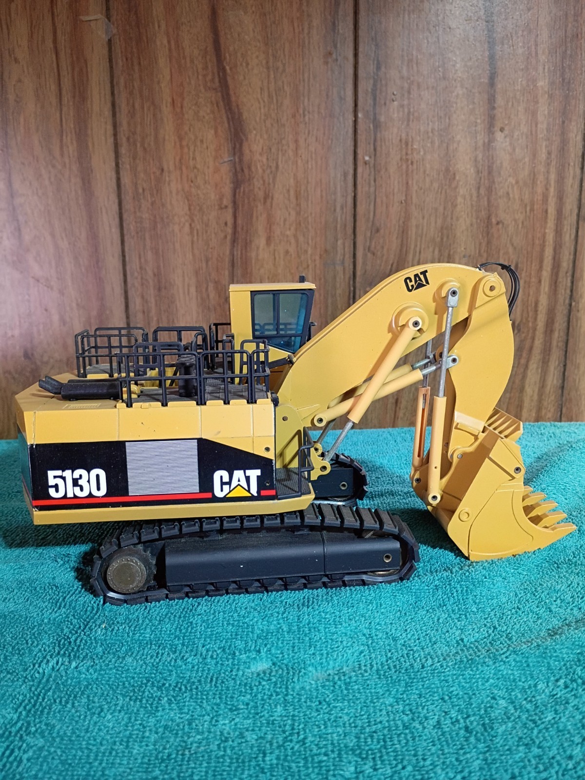 1/50 scale caterpillar 5130 front shovel by NzG