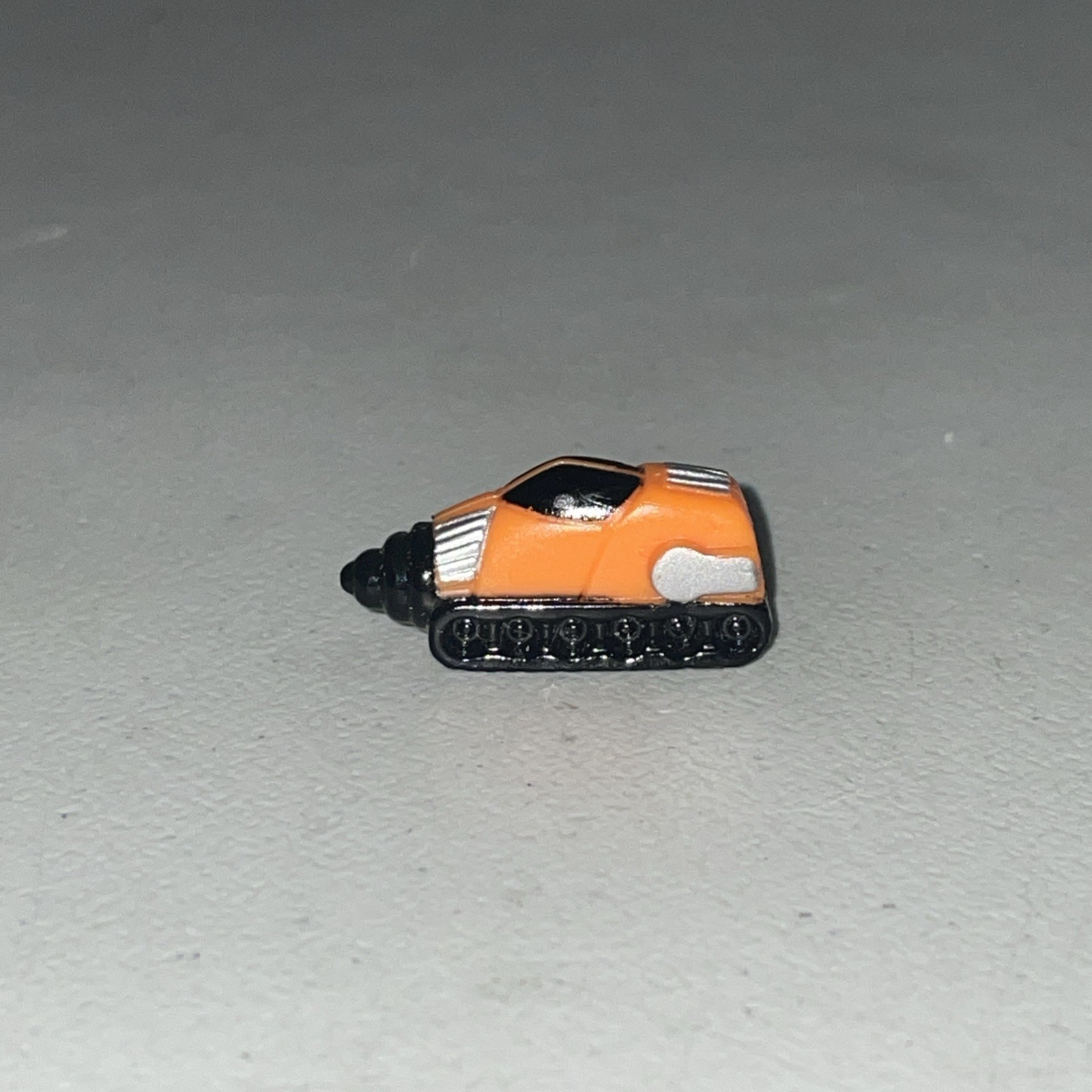 Hot Wheels Adventure Tunnel Runner Miniature 1″ Vehicle