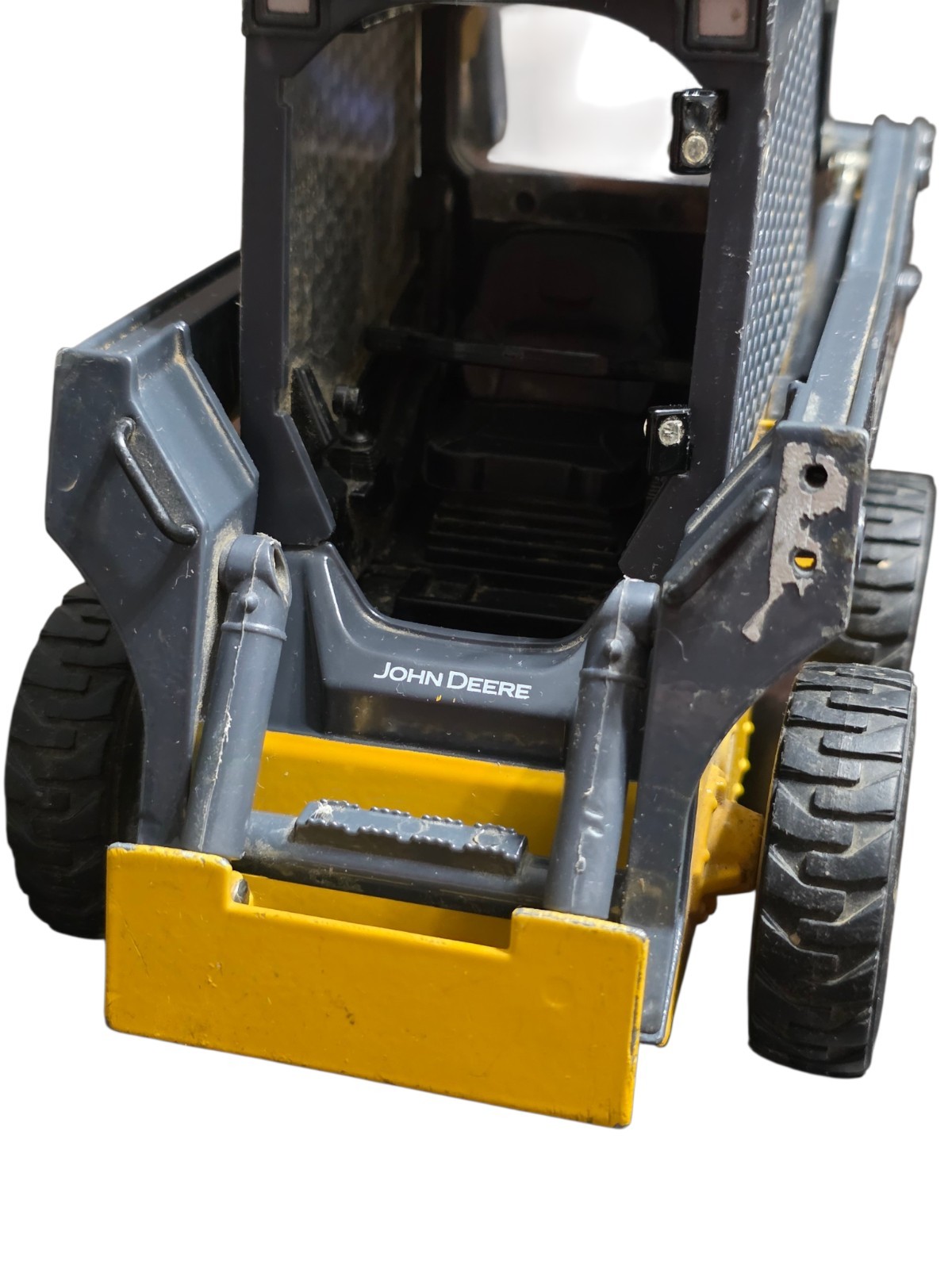 John Deere 320E Skid Steer 1:16 Ertl Prestige Diecast Loader Heavy-Duty READ