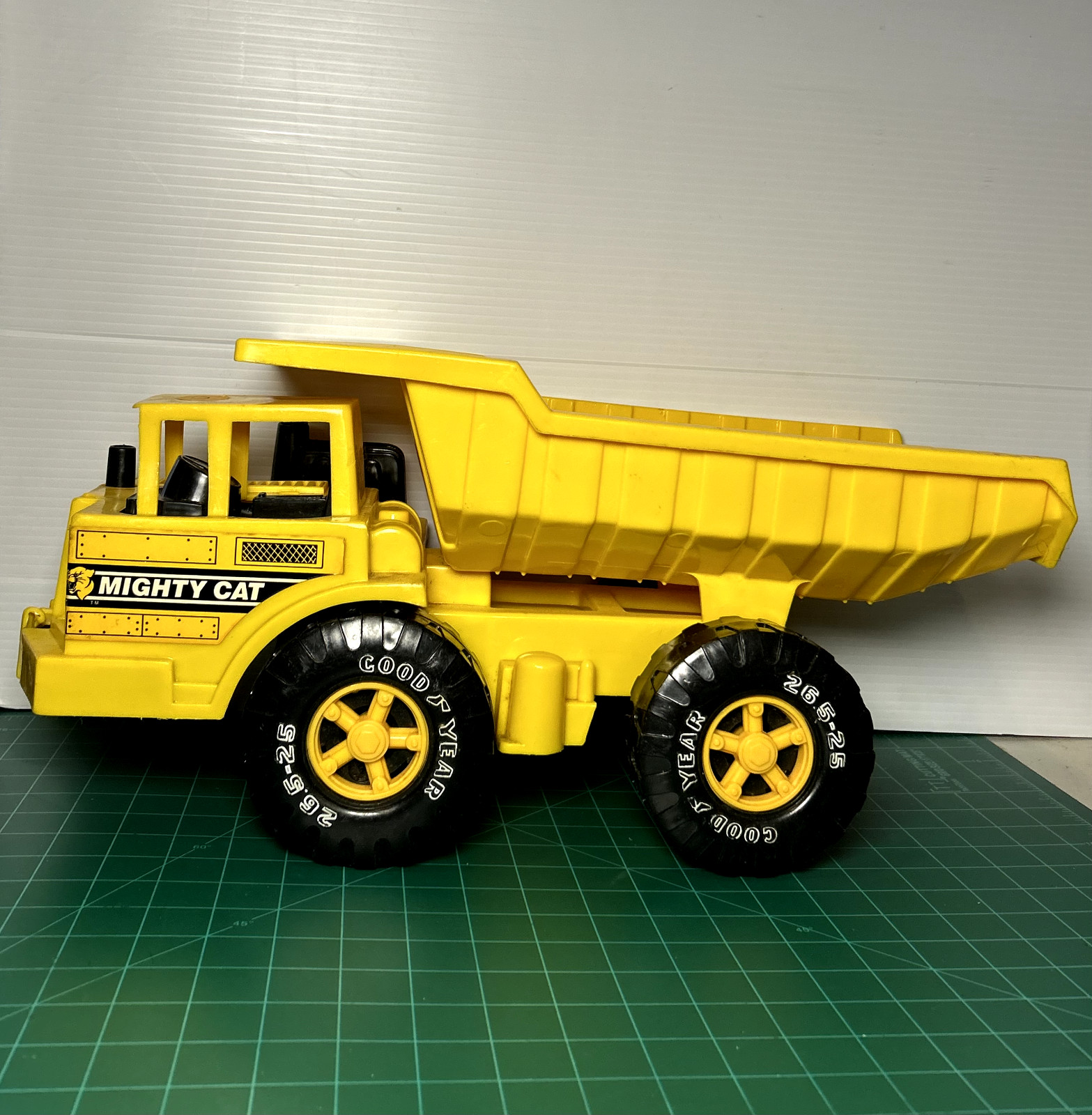1989 Vintage Mighty Cat Dump Truck Toy Construction Vehicle