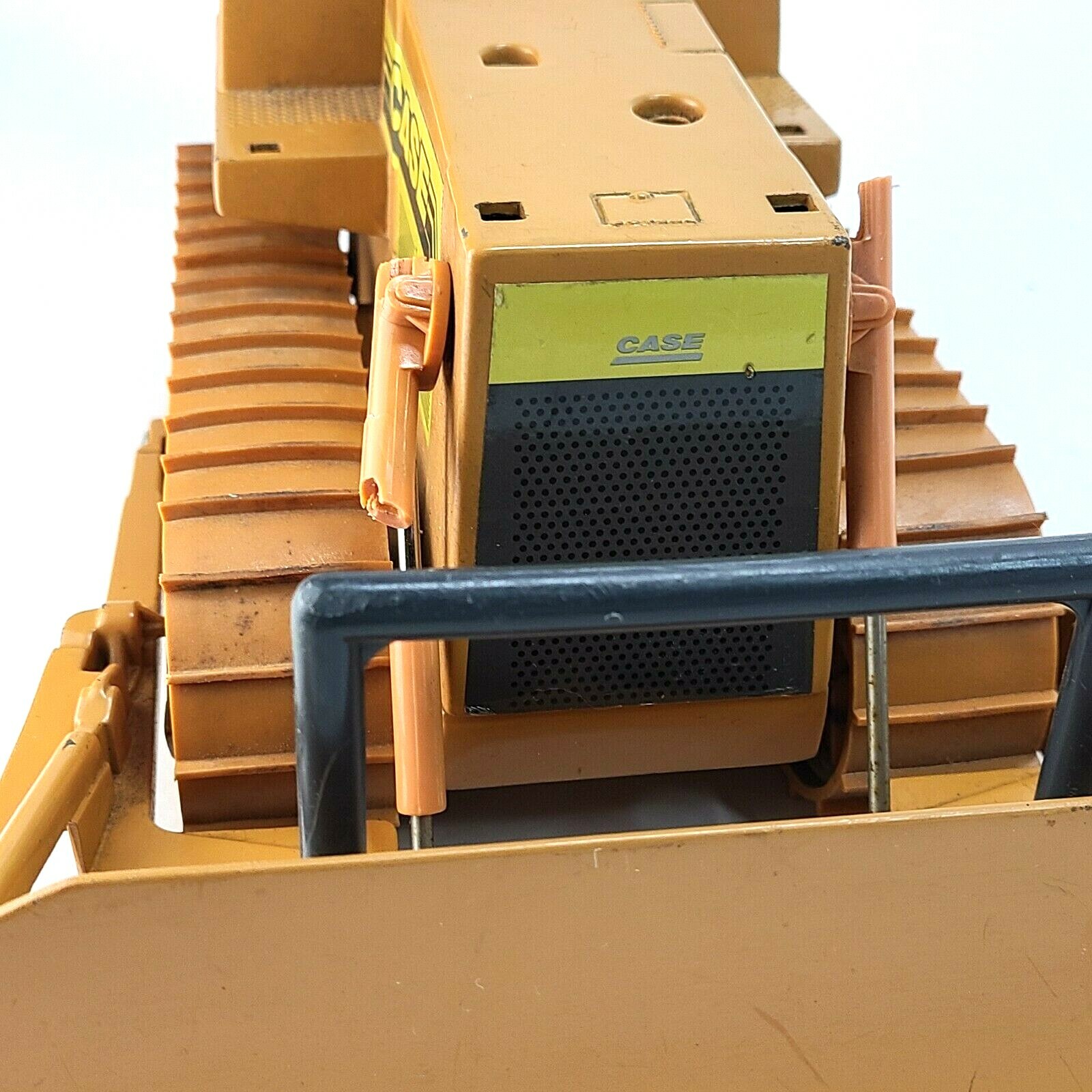 Vintage Ertl Case 1550 Dozer Winch 1/16 Diecast Metal USA Bulldozer Toy display