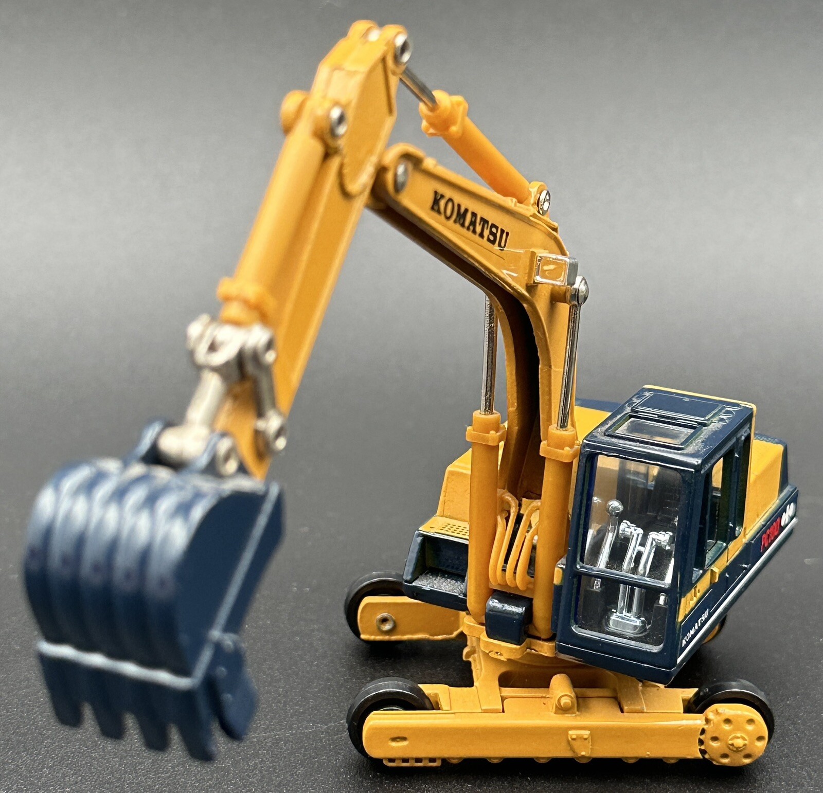 Komatsu PC100 Excavator Power Shovel Diecast 1:48 Scale Shinsei Japan 613