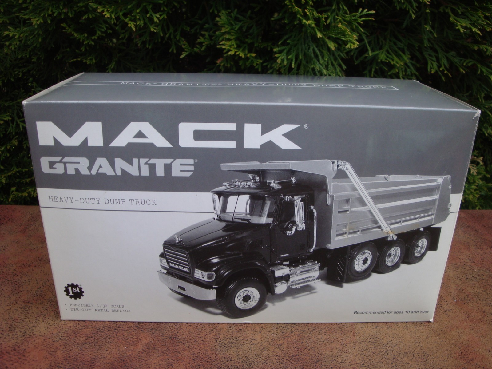 Mack Granite Heavy-Duty Dark Green Dump Truck- 1:34 scale by First Gear (2003)