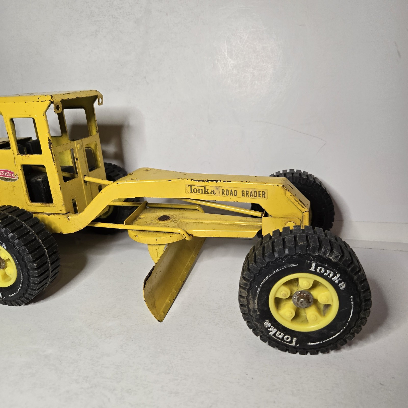 Tonka Roader Grader 1969/70 USED Condition 17 Inches Long Real Rubber Tires