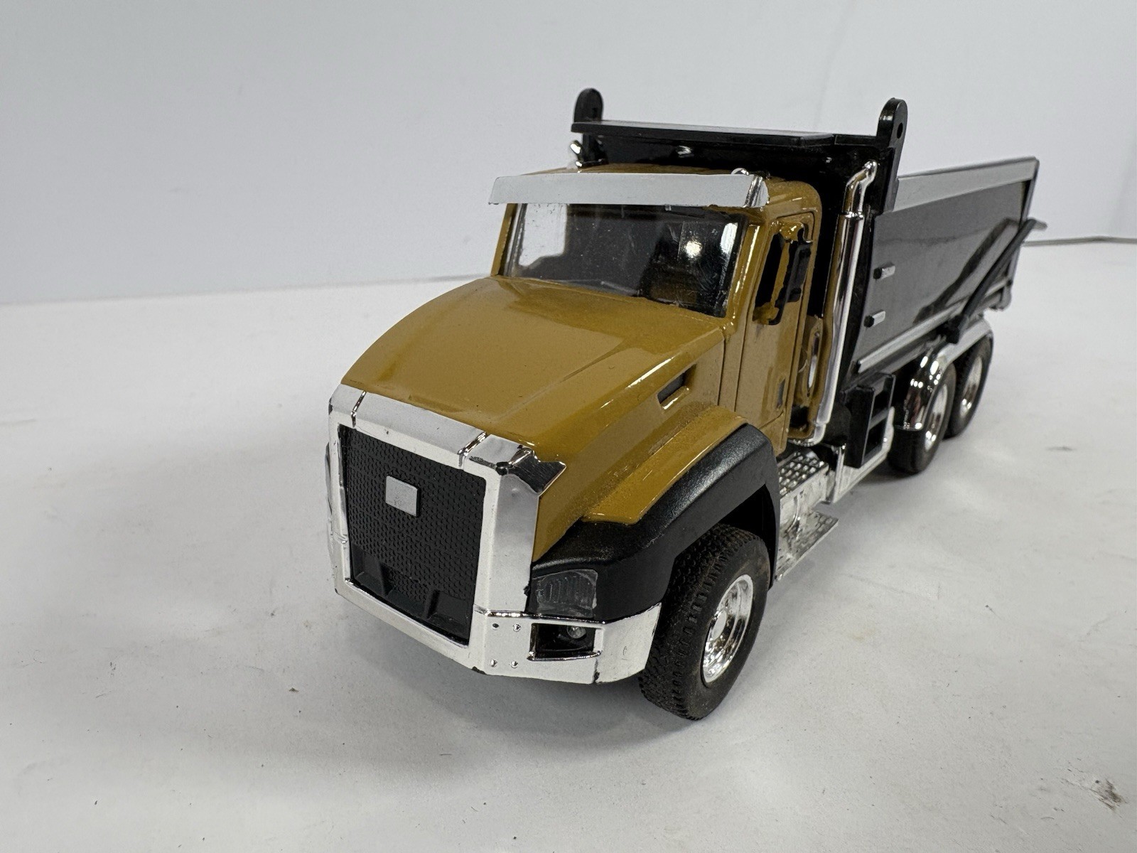 Toy Dump Truck Construction Equipment Model MAXMetal Toy Vehicle Toys for Boys