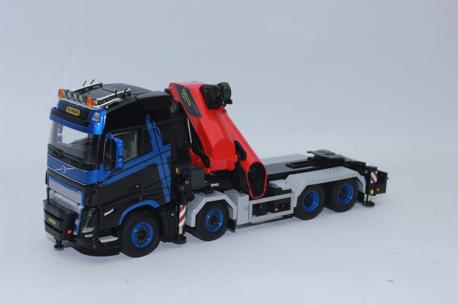 WSI 02-3568 Volvo FH5 Globetrotter + Palfinger PK 1350 TEC Truck 1:50 New + Jib