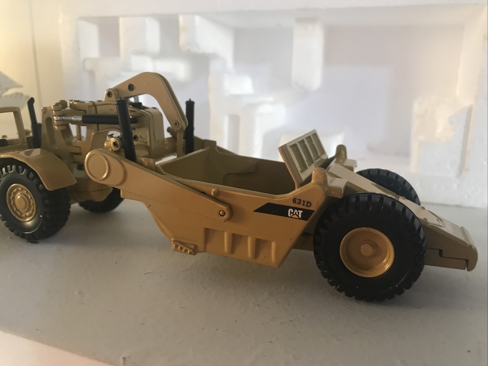 JOAL No.219 CAT Compact Caterpillar 631D Wheel Tractor Scraper Toy Model In Box