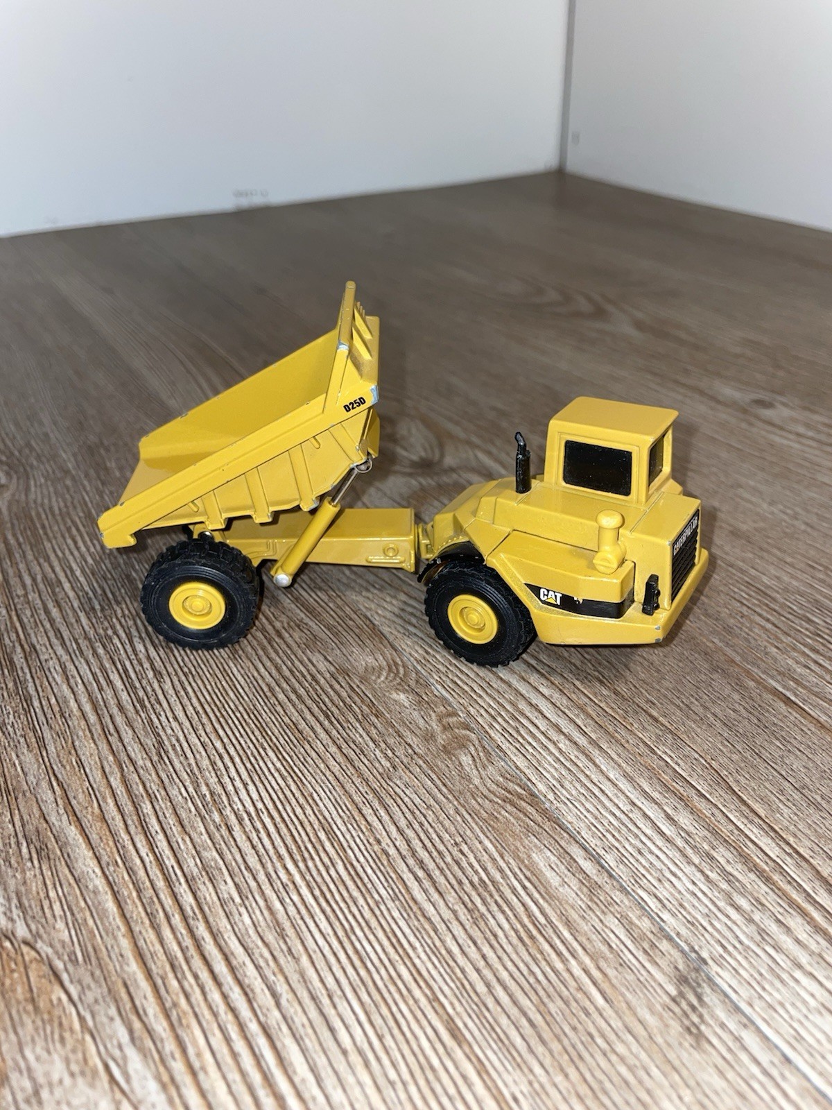 NORSCOT Group Inc Caterpillar D25D Articulated Dump Truck Die Cast – 5.25″ long