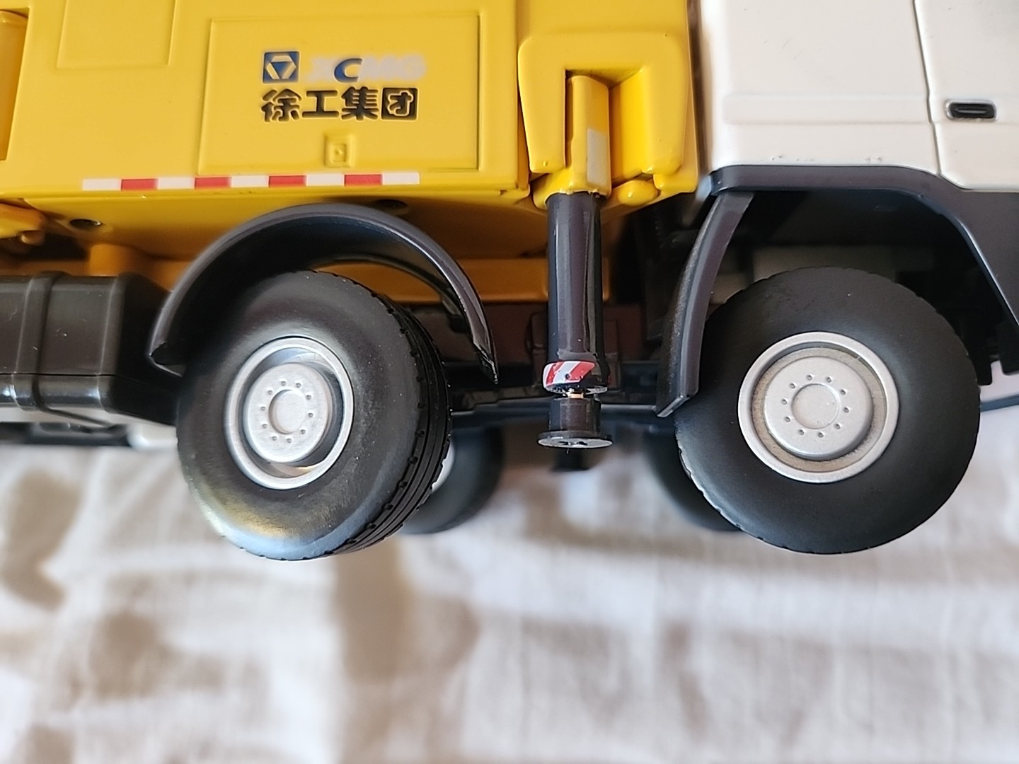 Sany Concrete Pump Truck Mercedes Chassis Die Cast Model 16″ Long B56K-7X 1:32