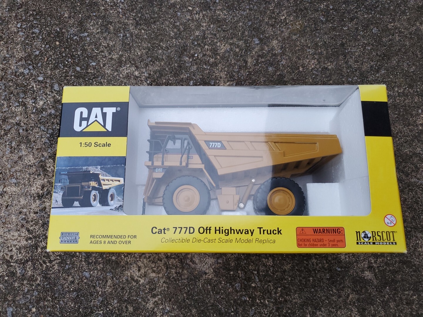 Norscot 55104 CAT Caterpillar 777D Off-Highway Truck Die-Cast 1:50 Scale Model