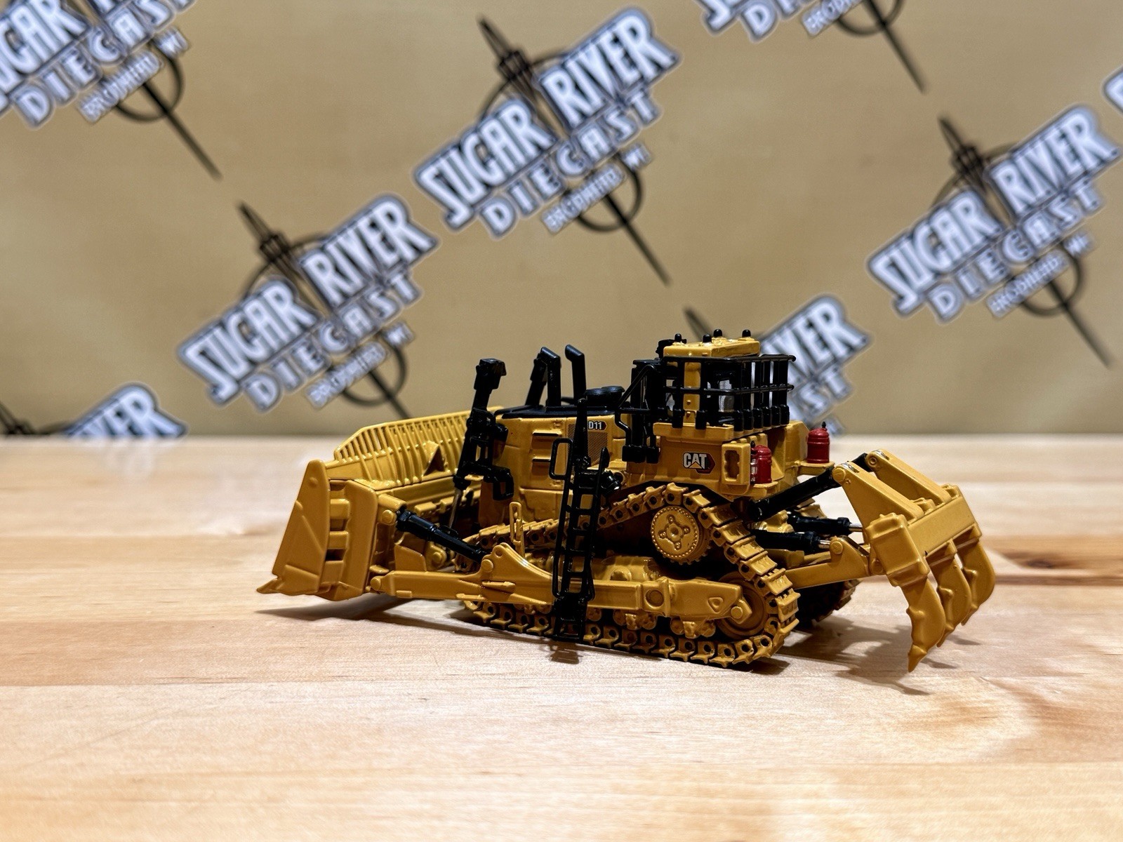 HO 1/87 Caterpillar D11 Dozer TKN Design With Metal Tracks Diecast Masters 85777