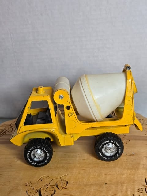 1975 Gabriel cast aluminum cement truck dumper