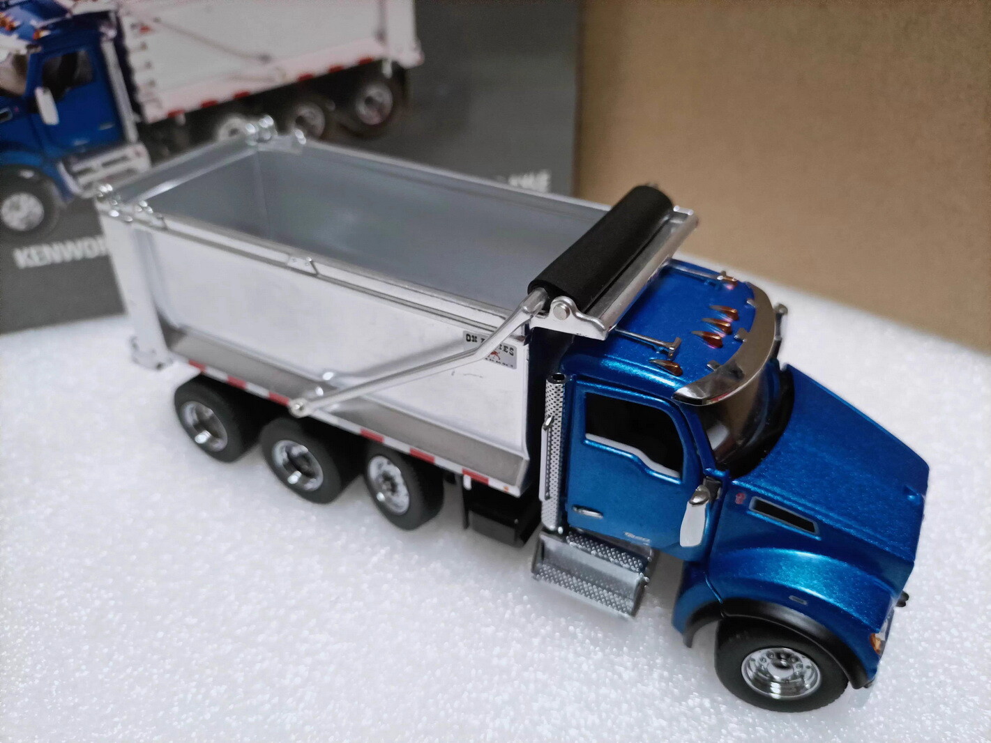 DM 1/50 Kenworth T880S Sffa Tandem AXLE DUMP TRUCK Diecast Model Toy 71078