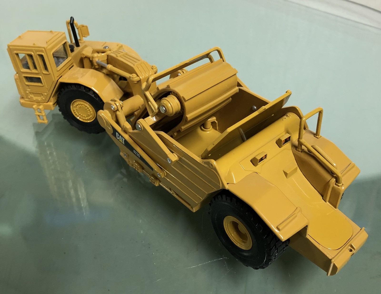 Norscot 55097 CAT 623G Elevating Scraper 1:50 Diecast