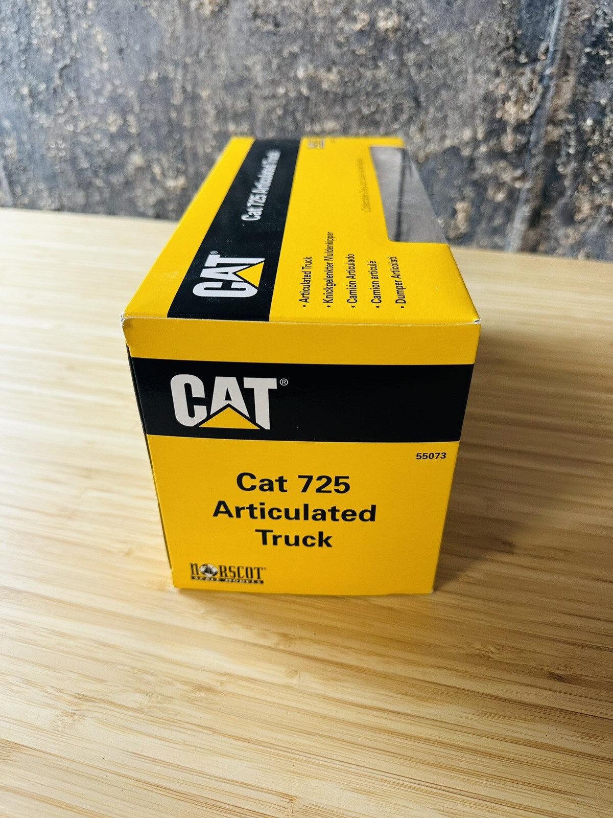1/50 CAT 725D Articulated Dump Truck Vintage 2001 NORSCOT Model Replica