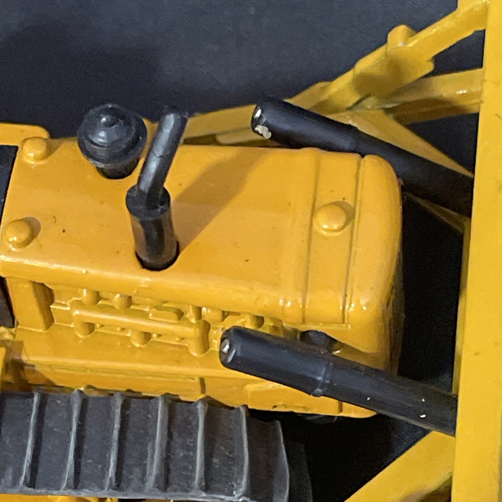 Caterpillar Cat D9G Dozer with Ripper – Shinsei 1:74 Scale No. 32