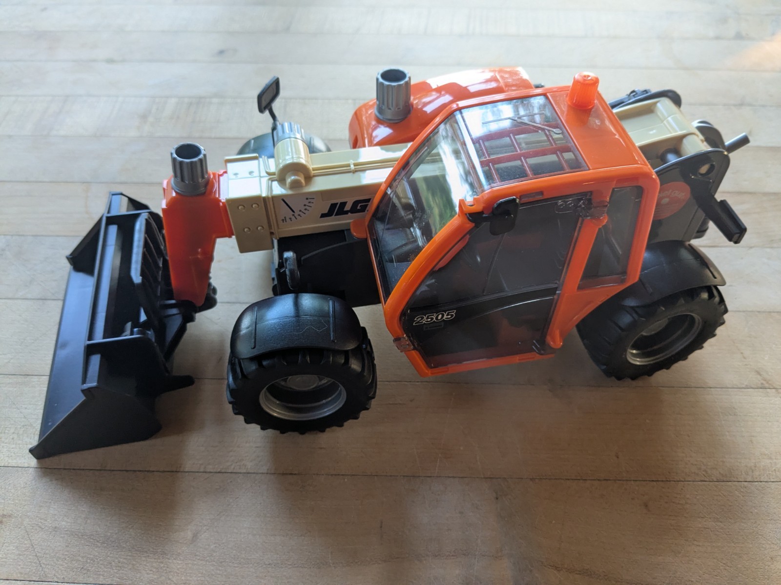 Bruder #02140 – JLG 2505 Telehandler Toy Vehicle #2140