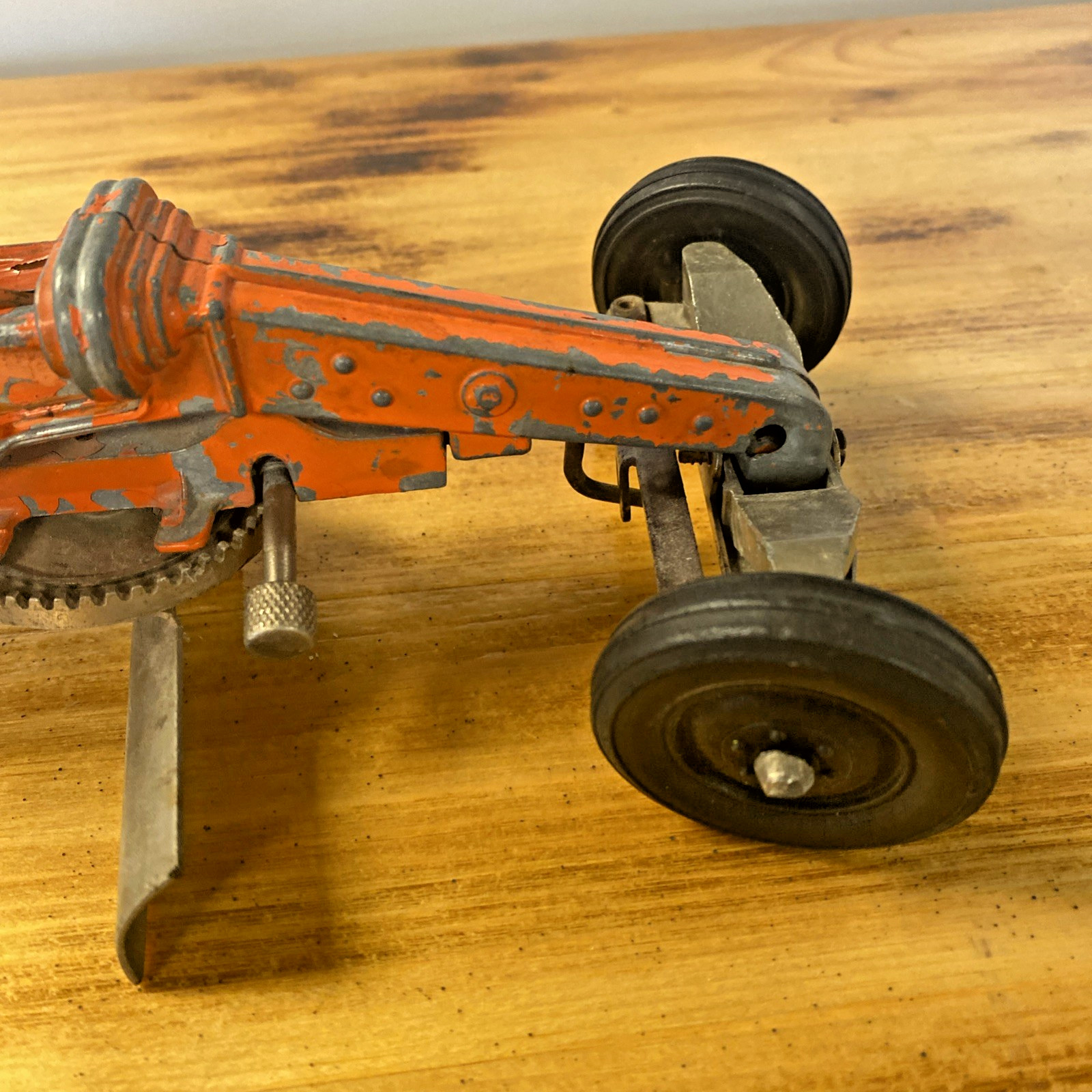 VINTAGE HUBLEY DIESEL STEERABLE ROAD GRADER 12.5″ ORANGE