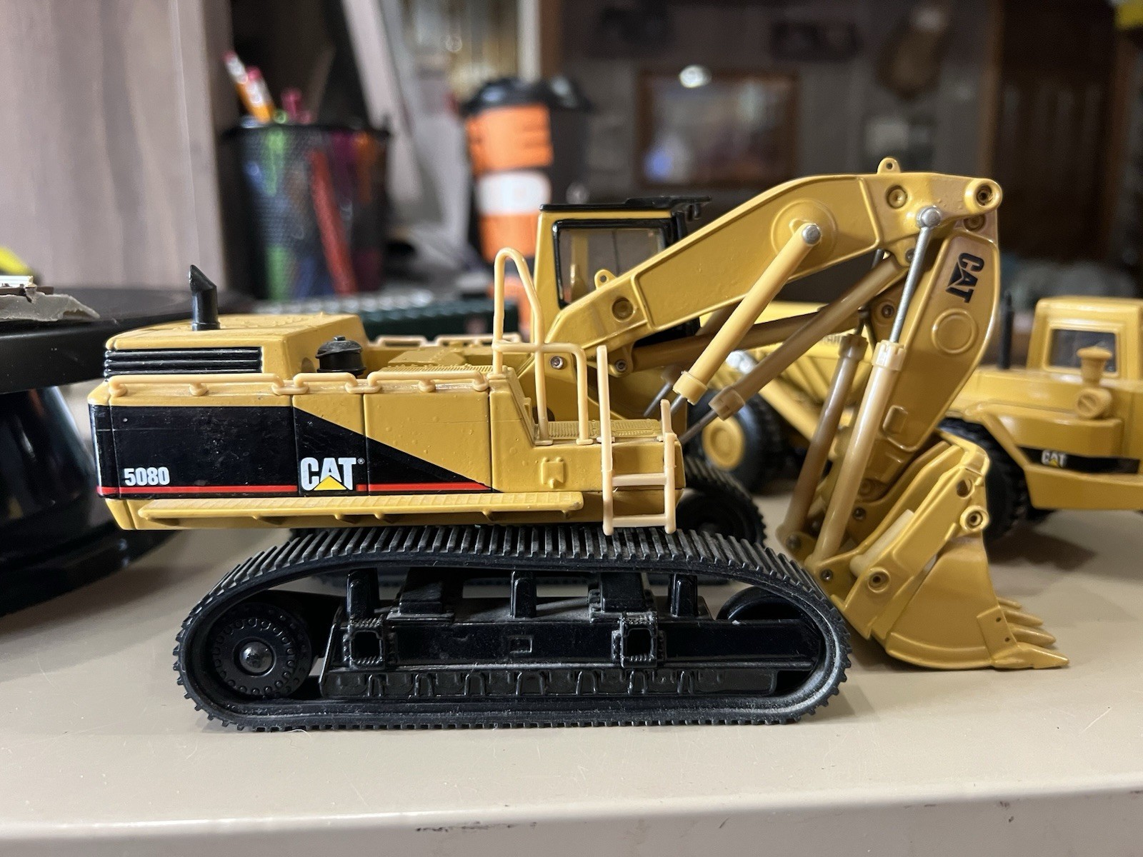 1/50th Scale Ertl Caterpillar 5080 shovel, D350D articulated truck
