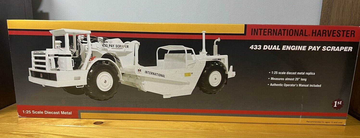 1/25 International 433 White Pay Scraper by 1ST GEAR NIB! Never Displayed!