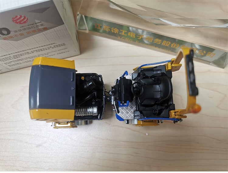 1:25 XCMG XD120 Road Roller Construction Machinery Equipment Diecast Model